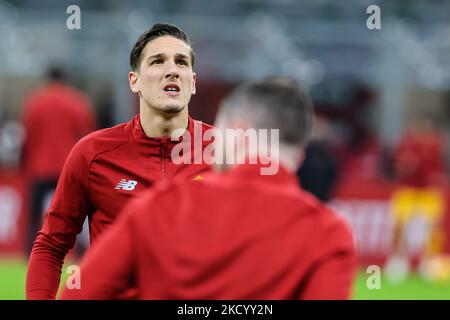 Nicola Zaniolo di AS Roma si scalda durante la Serie A 2021/22 Football Match tra AC Milan e AS Roma allo Stadio Giuseppe Meazza di Milano il 06 gennaio 2022 (Foto di Fabrizio Carabelli/LiveMedia/NurPhoto) Foto Stock