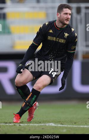 Thomas Henry (Venezia FC) durante la serie calcistica italiana A match Venezia FC vs AC Milan il 09 gennaio 2022 allo stadio Pier Luigi Penzo di Venezia (Photo by Francesco Scaccianoce/LiveMedia/NurPhoto) Foto Stock