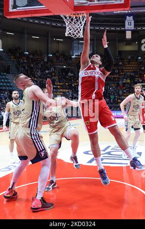 Paulius Sorokas (Openjobmetis Pallacanestro Varese) durante la serie A1 del campionato italiano di basket LBA Kigili Fortitudo Bologna Vs. Openjobmetis Varese al palazzo dello sport Paladozza - Bologna, gennaio 2022 (Foto di Michele Nucci/LiveMedia/NurPhoto) Foto Stock