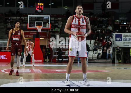 Paulius Sorokas #9 del Pallacanestro Varese OpenJobMetis in azione durante il basket italiano LBA Lega Basket Una partita stagionale regolare del 2021/22 tra OpenJobMetis Varese e Umana Reyer Venezia all'Enerxenia Arena, Varese, Italia il 15 gennaio 2022 (Foto di Fabrizio Carabelli/LiveMedia/NurPhoto) Foto Stock