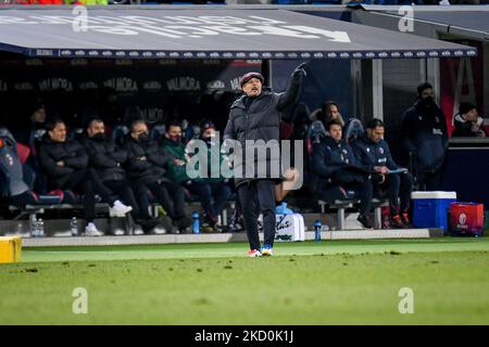 La Head Coach di Bologna Sinisa Mihajlovic gestures durante la serie di calcio italiana A match Bologna FC vs SSC Napoli il 17 gennaio 2022 allo stadio Renato dall&#39;Ara di Bologna (Photo by Ettore Griffoni/LiveMedia/NurPhoto) Foto Stock