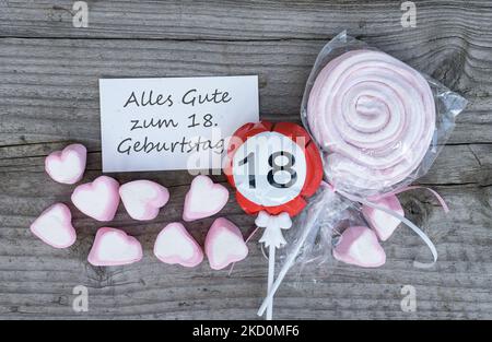 Biglietto d'auguri tedesco con testo: Buon compleanno 18th e marshmallow rosa Foto Stock