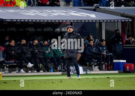 La Head Coach di Bologna Sinisa Mihajlovic gestures durante la serie di calcio italiana A match Bologna FC vs SSC Napoli il 17 gennaio 2022 allo stadio Renato dall&#39;Ara di Bologna (Photo by Ettore Griffoni/LiveMedia/NurPhoto) Foto Stock