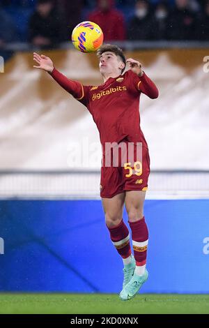 Nicola Zalewski di AS Roma durante la partita di Coppa Italia tra AS Roma e US Lecce allo Stadio Olimpico, Roma, Italia, il 20 gennaio 2022. (Foto di Giuseppe Maffia/NurPhoto) Foto Stock