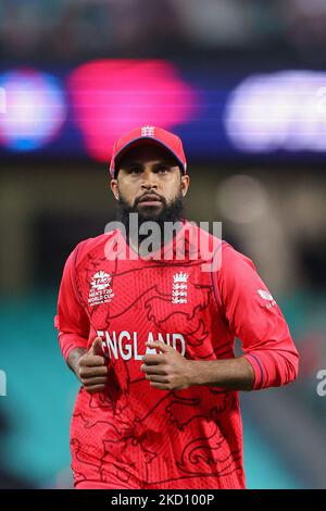 Sydney, Australia. 05th Nov 2022. 5th novembre, Sydney Cricket Ground, Sydney Australia: T20 International Cricket, Sri Lanka contro l'Inghilterra; Adil Rashid dell'Inghilterra nell'outfield Credit: Action Plus Sports Images/Alamy Live News Foto Stock