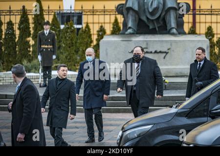 Volodymyr Zelensky, Presidente dell'Ucraina, in occasione della celebrazione della Giornata dell'unità a Kiev, Ucraina. Il 22 gennaio 1918, l'universale della Rada Centrale proclamò l'indipendenza della Repubblica popolare Ucraina, e il 22 gennaio 1919, un atto di unificazione delle terre ucraine in un'unica Ucraina fu dichiarato a Kyiv. (Foto di Celestino Arce/NurPhoto) Foto Stock