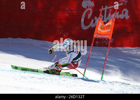 Corinne Suter (sui) durante la gara di sci alpino 2022 FIS Ski World Cup - Donna Super Giant il 23 gennaio 2022 sulla pista Olympia di Cortina d&#39;Ampezzo, Italia (Foto di Luca Tedeschi/LiveMedia/NurPhoto) Foto Stock