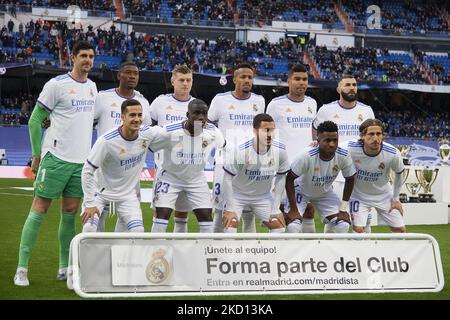 Line up Real Madrid (L-R) Thibaut Courtois, David Alaba, toni Kroos, Eder Militao, Casemiro, Karim Benzema, Lucas Vazquez, Ferland Mendy, Eden Hazard, Vinicius Junior, Luka Modric durante la partita de la Liga Santander tra il Real Madrid CF e l'Elche CF all'Estadio Santiago Bernabeu il 23 gennaio 2022 a Madrid, Spagna. (Foto di Jose Breton/Pics Action/NurPhoto) Foto Stock