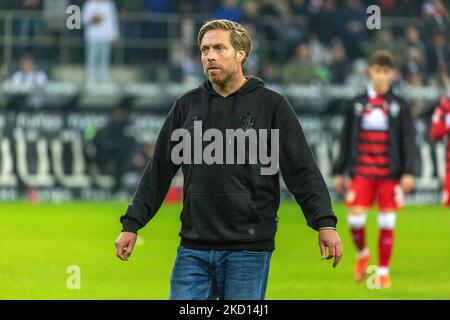 Sport, calcio, Bundesliga, 2022/2023, Borussia Moenchengladbach vs. VfB Stuttgart 3-1, allenatore Michael Wimmer (VfB), LE NORMATIVE DFL VIETANO QUALSIASI USO DI FOTOGRAFIE COME SEQUENZE DI IMMAGINI E/O QUASI-VIDEO Foto Stock