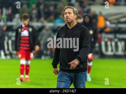 Sport, calcio, Bundesliga, 2022/2023, Borussia Moenchengladbach vs. VfB Stuttgart 3-1, allenatore Michael Wimmer (VfB), LE NORMATIVE DFL VIETANO QUALSIASI USO DI FOTOGRAFIE COME SEQUENZE DI IMMAGINI E/O QUASI-VIDEO Foto Stock