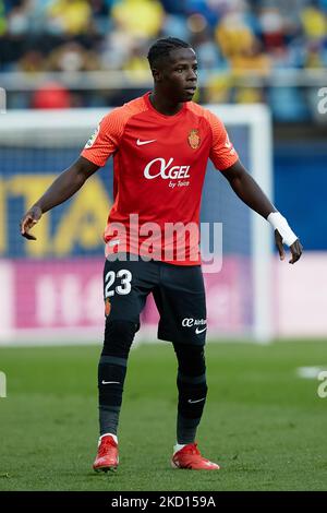 Amath Ndiaye di RCD Mallorca guarda durante la partita la Liga Santander tra Villarreal CF e RCD Mallorca a Estadio de la Ceramica il 22 gennaio 2022, Villarreal, Spagna (Foto di David Aliaga/NurPhoto) Foto Stock