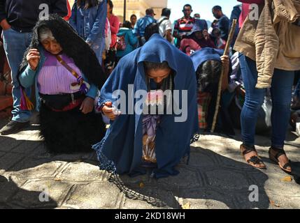 Centinaia di indigeni dei villaggi che circondano San Cristobal de las Casas hanno partecipato a un pellegrinaggio e a una messa in occasione del 11th° anniversario della morte del Vescovo cattolico Samuel Ruiz. Ruiz è meglio conosciuta per il suo ruolo di mediatore durante il conflitto tra l'Esercito Zapatista di Liberazione Nazionale (EZLN) e il Partito rivoluzionario istituzionale (PRI). La diocesi di Ruiz ha aiutato centinaia di migliaia di popolazioni indigene Maya del Chiapas, che erano tra le comunità più povere del Messico emarginate. Martedì 25 gennaio 2022 a San Cristobal de las Casas, Chiapas, Messico. (Foto di Artur Foto Stock