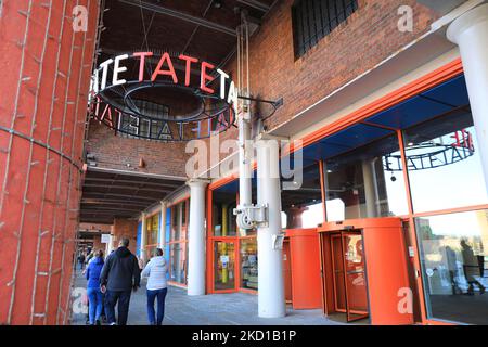 Tate Liverpool, galleria d'arte e museo sull'Albert Royal Dock, sul lungomare, nell'Inghilterra nordoccidentale, Regno Unito Foto Stock