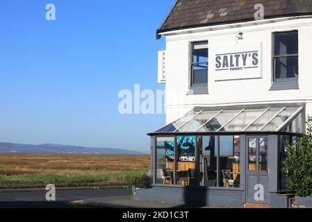 Grazioso Parkgate, un villaggio sulla Penisola di Wirral a Cheshire, sulle rive del fiume Dee, che domina 100 kms quadrati di palude di sale, Regno Unito Foto Stock