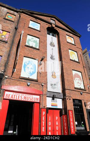 Destinazione turistica, Matthew Street conosciuta come Beatles Street, a Liverpool, sotto il sole d'autunno, Regno Unito Foto Stock