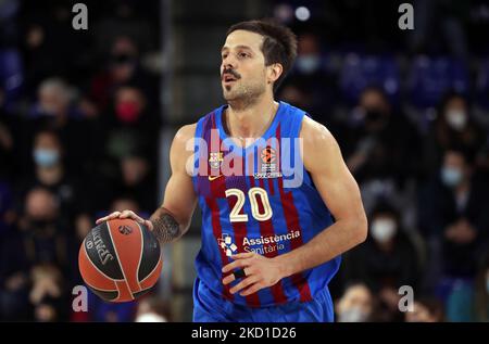 Nicolas Laprovittola durante la partita tra il FC Barcelona e l'ASVEL Lyon-Villeurbanne, corrispondente alla settimana 23 dell'Eurolega, disputata al Palau Blaugrana, il 27th gennaio 2022, a Barcellona, Spagna. -- (Foto di Urbanandsport/NurPhoto) Foto Stock