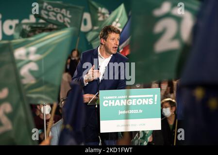 Yannick Jadot durante il suo discorso alla riunione elettorale per le elezioni presidenziali, a Lione, il 29 gennaio 2022. (Foto di Andrea Savorani Neri/NurPhoto) Foto Stock