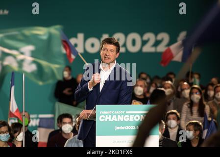 Yannick Jadot durante il suo discorso alla riunione elettorale per le elezioni presidenziali, a Lione, il 29 gennaio 2022. (Foto di Andrea Savorani Neri/NurPhoto) Foto Stock