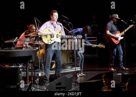 St. Augustine, USA. 04 NOV 2022. Brandon Coleman of the Red Clay Strays suona davanti a un pubblico dal vivo presso l'anfiteatro di Sant'Agostino. Credit: Bill Ragan/Alamy Live News Foto Stock