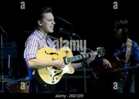 St. Augustine, USA. 04 NOV 2022. Brandon Coleman of the Red Clay Strays suona davanti a un pubblico dal vivo presso l'anfiteatro di Sant'Agostino. Credit: Bill Ragan/Alamy Live News Foto Stock