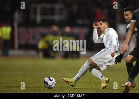 Valentin Gheorghe in azione durante la Romania Liga 1 , Round 23, partita di calcio tra Dinamo Bucarest e FCSB, disputata a Bucarest, Romania, domenica 30 gennaio 2022. (Foto di Alex Nicodim/NurPhoto) Foto Stock