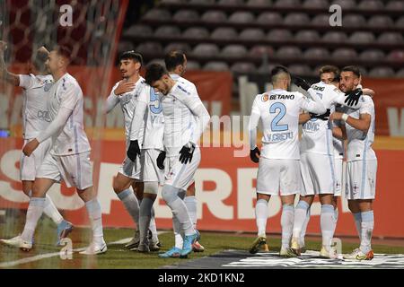 Valentin Cretu, Iulian Cristea, Ianis Stoica, Darius Olaru, Risto Rdaunovic, Andrei Muron, Razvan Oaida e Florinel Coman festeggiano durante la Romania Liga 1 , Round 23, partita di calcio tra Dinamo Bucarest e FCSB, disputata a Bucarest, Romania, domenica 30 gennaio 2022. (Foto di Alex Nicodim/NurPhoto) Foto Stock