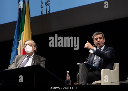 Il Ministro italiano del lavoro e delle politiche sociali, Andrea Orlando, a Thatre massimo, a Palermo, durante il convegno "Italia Domani - dialoghi sulla ripresa e la resilienza Nazionale", un incontro promosso dalla Presidenza del Consiglio dei Ministri, al dialogo con i cittadini, Le imprese e le amministrazioni locali a seguito del contenuto e dell'adeguatezza del PNRR. Italia, Sicilia, Palermo, 04 febbraio 2022. (Foto di Francesco Militello Mirto/NurPhoto) Foto Stock