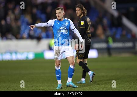 Sammie Szmodics di Peterborough United Gestures durante la partita della Emirates fa Cup Fourth Round tra Peterborough United e Queens Park Rangers al Weston Homes Stadium di Peterborough sabato 5th febbraio 2022. (Foto di James Holyoak/MI News/NurPhoto) Foto Stock