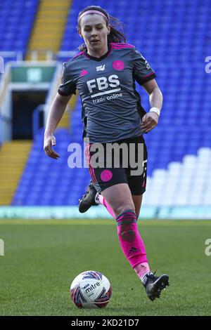 BIRMINGHAM, REGNO UNITO. FEBBRAIO 6th Sam Tierney di Leicester City ha raffigurato con la palla durante il Barclays fa Women's Super League match tra Birmingham City e Leicester City a St Andrews, Birmingham domenica 6th febbraio 2022. (Credit: Kieran Riley | MI News) (Photo by MI News/NurPhoto) Foto Stock