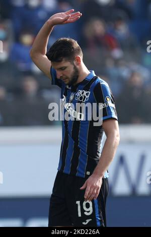 Berat Djimsiti (Atalanta BC) gesta durante la serie di calcio italiana Una partita Atalanta BC contro Cagliari Calcio il 06 febbraio 2022 allo Stadio Gewiss di Bergamo (Foto di Francesco Scaccianoce/LiveMedia/NurPhoto) Foto Stock