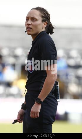 BARNET, INGHILTERRA - FEBBRAIO 06:Referee: Lauren Impey durante la Super League delle Donne fa tra le donne Tottenham Hotspur e le donne Brighton e Hove Albion, allo stadio Hive il 06th Febbraio 2022 a Barnet, Inghilterra (Photo by Action Foto Sport/NurPhoto) Foto Stock