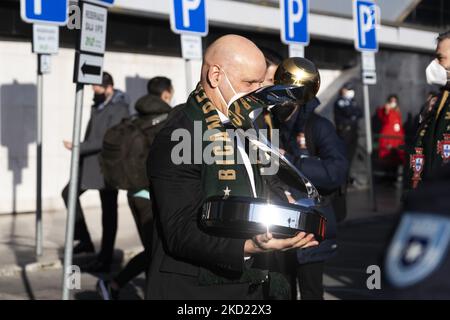 La squadra portoghese di futsal arriva all'aeroporto di Lisbona dopo aver vinto il Campionato europeo di Futsal nei Paesi Bassi per la seconda volta nella sua storia, il 7 febbraio 2022, all'aeroporto Humberto Delgado, a Lisbona, Portogallo. La nazionale del futsal è diventata campione europeo del futsal per la seconda volta di fila. Battendo la Nazionale Russa 3-2 in finale. (Foto di Nuno Cruz/NurPhoto) Foto Stock