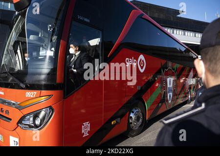 La squadra portoghese di futsal arriva all'aeroporto di Lisbona dopo aver vinto il Campionato europeo di Futsal nei Paesi Bassi per la seconda volta nella sua storia, il 7 febbraio 2022, all'aeroporto Humberto Delgado, a Lisbona, Portogallo. La nazionale del futsal è diventata campione europeo del futsal per la seconda volta di fila. Battendo la Nazionale Russa 3-2 in finale. (Foto di Nuno Cruz/NurPhoto) Foto Stock