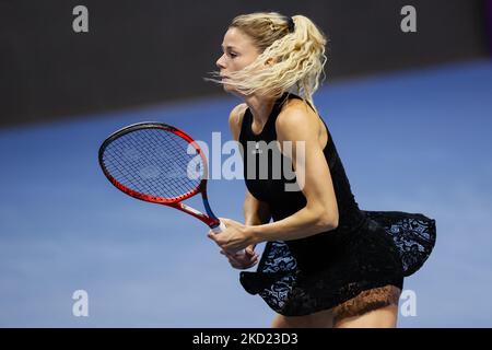 Camila Giorgi in azione durante il turno femminile di singolare 32 della WTA 500, il Trofeo femminile 2022, Torneo Internazionale di Tennis contro Ekaterina Alexandrova di Russia, il 7 febbraio 2022, presso la Sibur Arena di San Pietroburgo, Russia. (Foto di Mike Kireev/NurPhoto) Foto Stock