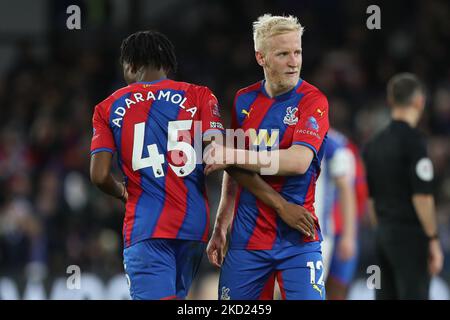 LONDRA, UK FEB Will Hughes e Tayo Adaramola del Crystal Palace durante la partita della fa Cup tra Crystal Palace e Hartlepool United a Selhurst Park, Londra, sabato 5th febbraio 2022. (Foto di Mark Fletcher/MI News/NurPhoto) Foto Stock