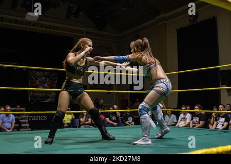 Maya Yukihi vs Sara León, RCW Wrestling Combat at Barcelona, 22.10.2022 Foto Stock