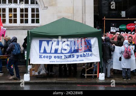 Ebankment, Londra, Regno Unito. 5th Nov 2022. Assemblea popolare elezioni generali ora protesta marcia a Londra. Credit: Matthew Chattle/Alamy Live News Foto Stock