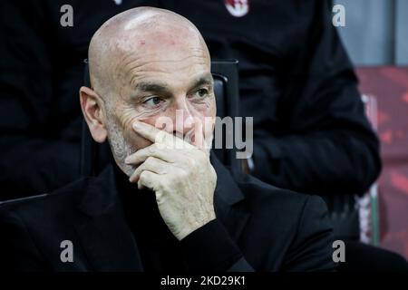 Stefano Pioli dell'AC Milan prima della Coppa Italia partita tra AC Milan vs SS Lazio il 09 febbraio 2022 allo stadio Giuseppe Meazza di Milano (Foto di Mairo Cinquetti/NurPhoto) Foto Stock