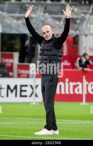 Stefano Pioli dell'AC Milan prima della Coppa Italia partita tra AC Milan vs SS Lazio il 09 febbraio 2022 allo stadio Giuseppe Meazza di Milano (Foto di Mairo Cinquetti/NurPhoto) Foto Stock