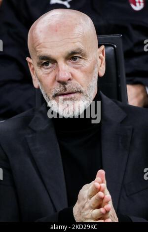 Stefano Pioli dell'AC Milan prima della Coppa Italia partita tra AC Milan vs SS Lazio il 09 febbraio 2022 allo stadio Giuseppe Meazza di Milano (Foto di Mairo Cinquetti/NurPhoto) Foto Stock