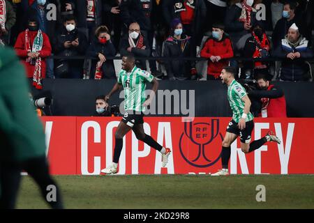 William Carvalho di Real Betis celebra un gol durante la semifinale della Copa del Rey tra Rayo Vallecano e RCD Mallorca all'Estadio de Vallecas, a Madrid, in Spagna, il 9 febbraio 2022. (Foto di DAX Images/NurPhoto) Foto Stock