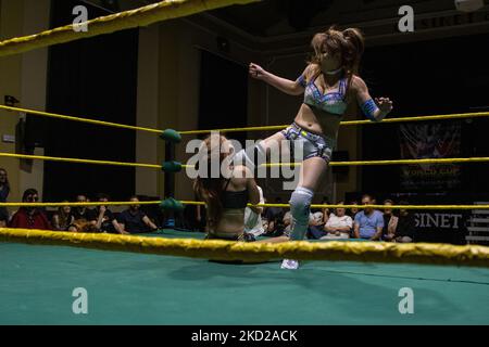 Maya Yukihi vs Sara León, RCW Wrestling Combat at Barcelona, 22.10.2022 Foto Stock