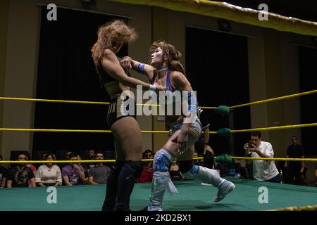 Maya Yukihi vs Sara León, RCW Wrestling Combat at Barcelona, 22.10.2022 Foto Stock