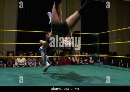 Maya Yukihi vs Sara León, RCW Wrestling Combat at Barcelona, 22.10.2022 Foto Stock