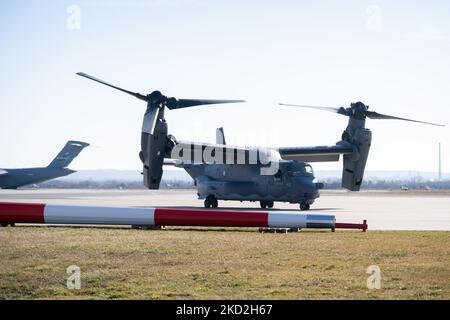 Le forze aeree statunitensi Bell-Boeing V-22 Osprey sono atterrate all'aeroporto di Rzeszow-Jasionka in Polonia il 13 febbraio 2022 (Foto di Mateusz Wlodarczyk/NurPhoto) Foto Stock