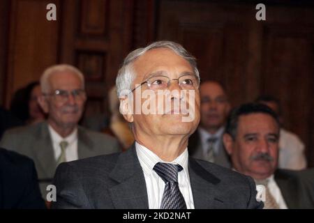 La corte di sidi m'hamed ad Algeri ha emesso lunedì 14 febbraio 2022 il suo verdetto nel caso dell'ex ministro dell'energia chakib khelil, chi è attualmente in corsa all'estero, l'ex ministro , ad una pena detentiva di 20 anni accompagnata da una multa di due milioni di dinari con l'emissione di un mandato d'arresto internazionale. Archivio foto Â© / APP (Foto di APP/NurPhoto) Foto Stock