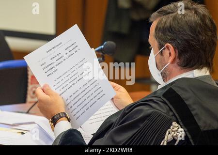 Il processo per il crollo degli ex edifici Iacp in Piazza Sagnotti ad Amatrice nel terremoto del 24 agosto 2016. Nell'udienza odierna - presso la Corte di Rieti - davanti al giudice arriva Fabrizio Curcio, Capo della protezione civile dal 2015 al 2017 e di nuovo al timone nel 2021. Rieti, 16 febbraio 2022. Avvocato Cicchetti rappresentante legale del Sindaco di Amatrice, Sergio Pirozzi (Foto di Riccardo Fabi/NurPhoto) Foto Stock