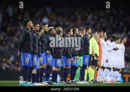 I giocatori posano prima della UEFA Europa League Knockout Round Play-off leg una partita tra FC Barcelona e SSC Napoli a Camp Nou il 17 febbraio 2022 a Barcellona, Spagna. (Foto di Jose Breton/Pics Action/NurPhoto) Foto Stock