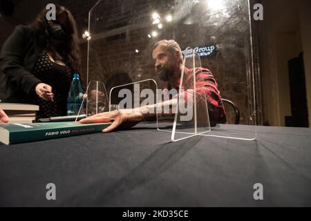 Fabio volo, ospite, attore e scrittore italiano, ex Hyena d'Italia uno, ha incontrato i suoi lettori a Palermo, al Real Teatro Santa Cecilia, per presentare il suo ultimo romanzo "Una nuova vita" pubblicato da Mondadori. Italia, Sicilia, Palermo, 20 febbraio 2022. (Foto di Francesco Militello Mirto/NurPhoto) Foto Stock