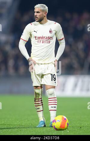 Theo Hernandez dell'AC Milan durante la Serie A match tra US Salernitana 1919 e AC Milan allo Stadio Arechi di Salerno, Italia, il 19 febbraio 2022. (Foto di Giuseppe Maffia/NurPhoto) Foto Stock